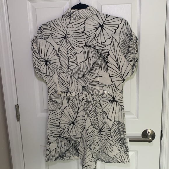 Elan gauzy cotton romper with two front pockets and adjustable waist size small - Picture 5 of 9